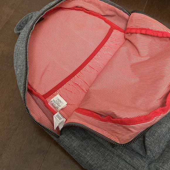 Herschel Grey Backpack - Picture 3 of 4